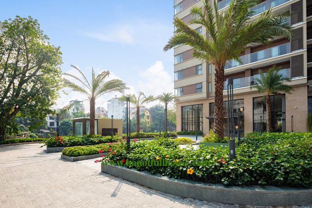 Căn hộ dịch vụ 2 phòng ngủ cao cấp bậc nhất quận Tây Hồ cho thuê view Hồ Tây